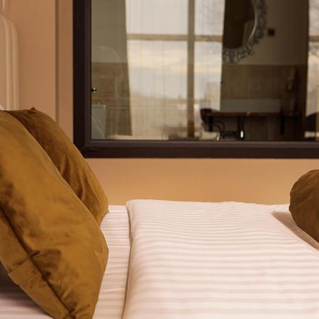 Port Plaza Evn Hotel P'arak'ar Kültér fotó