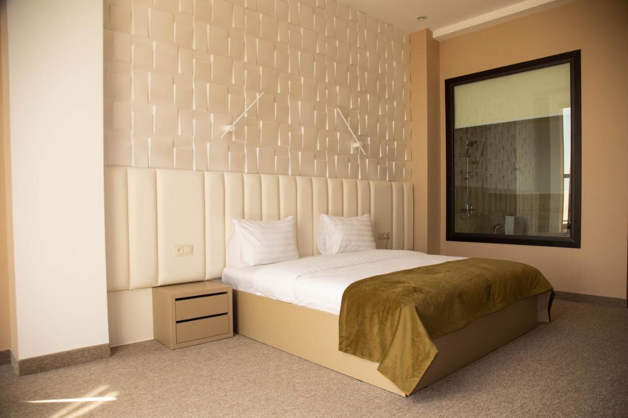 Port Plaza Evn Hotel P'arak'ar Kültér fotó