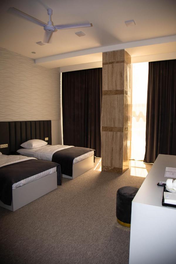 Port Plaza Evn Hotel P'arak'ar Kültér fotó