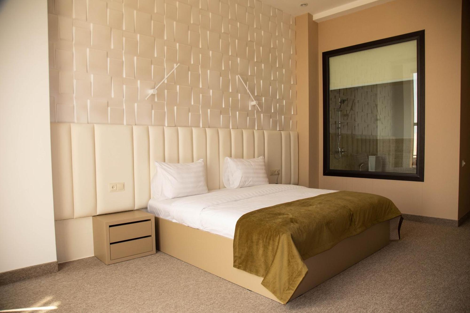 Port Plaza Evn Hotel P'arak'ar Kültér fotó