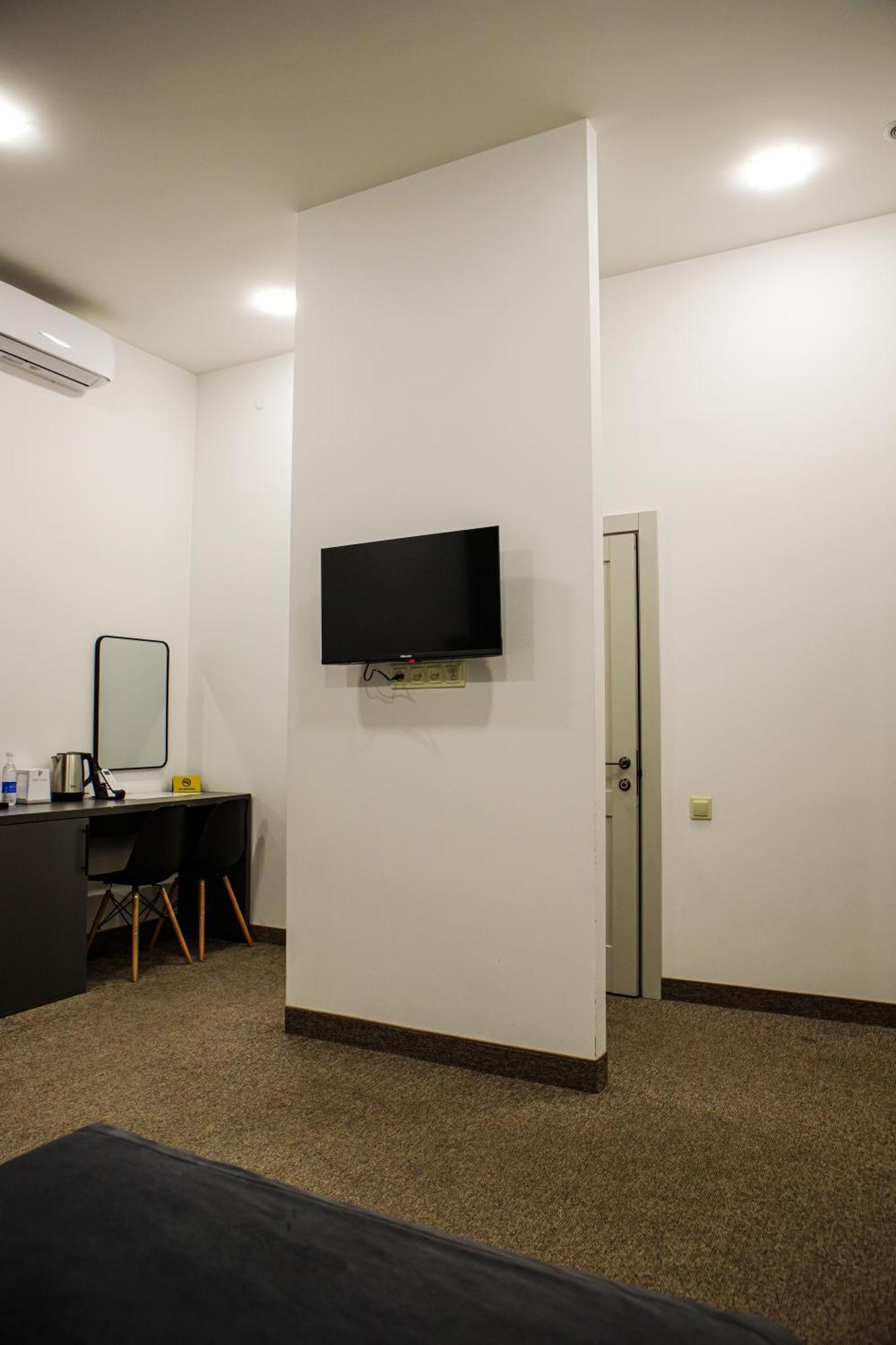 Port Plaza Evn Hotel P'arak'ar Kültér fotó