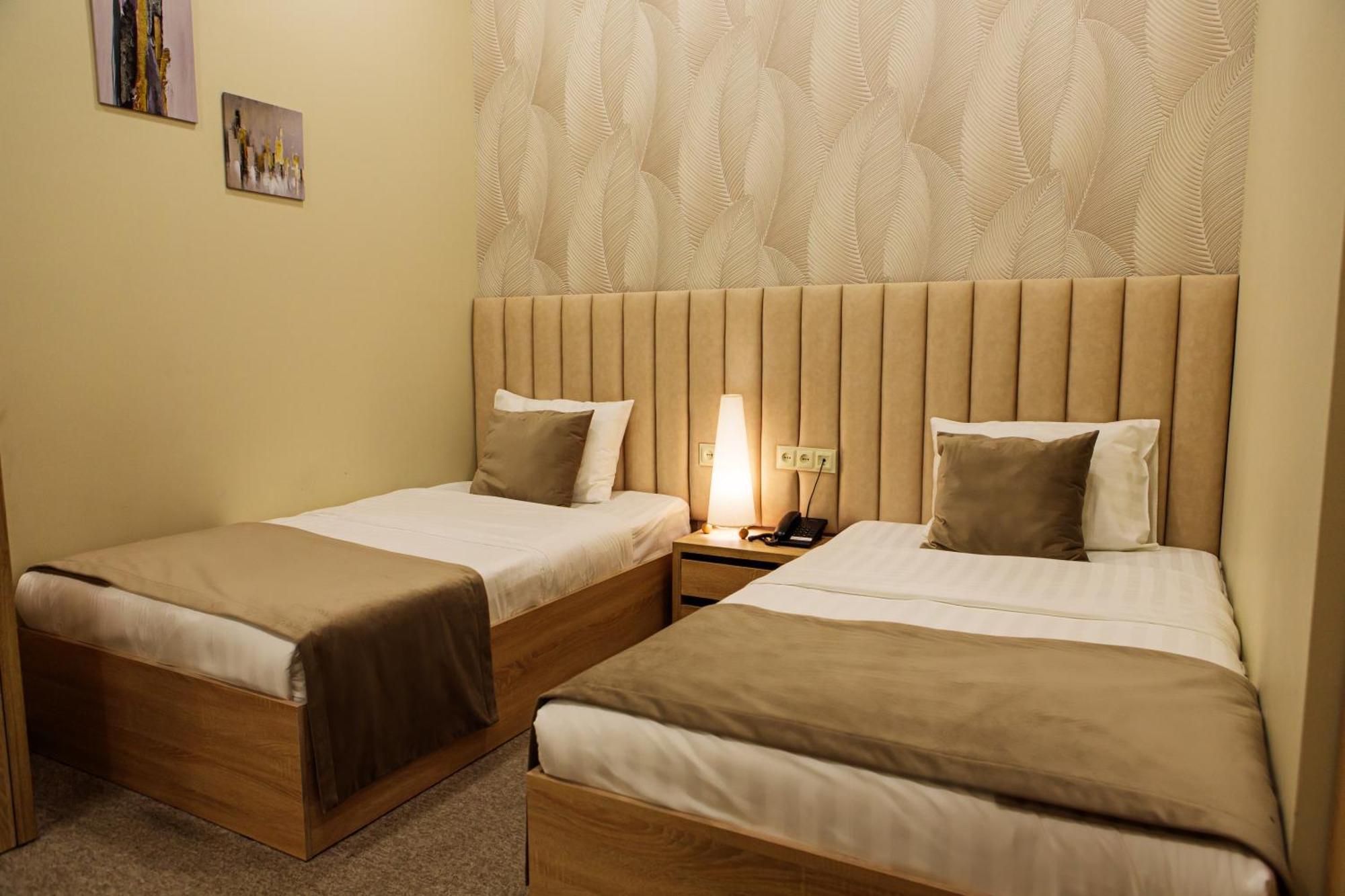 Port Plaza Evn Hotel P'arak'ar Kültér fotó