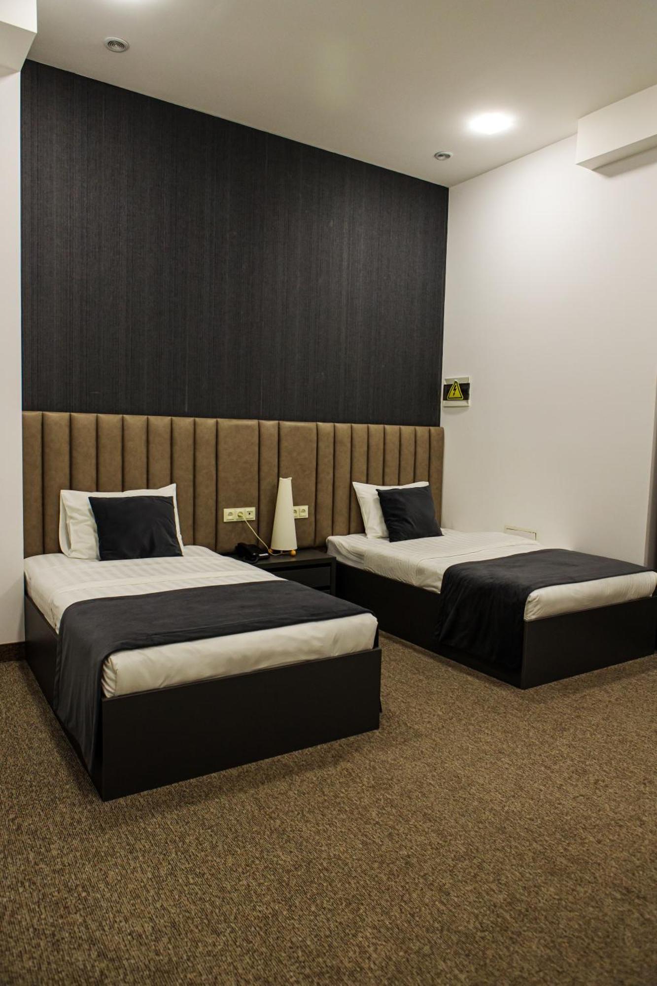 Port Plaza Evn Hotel P'arak'ar Kültér fotó