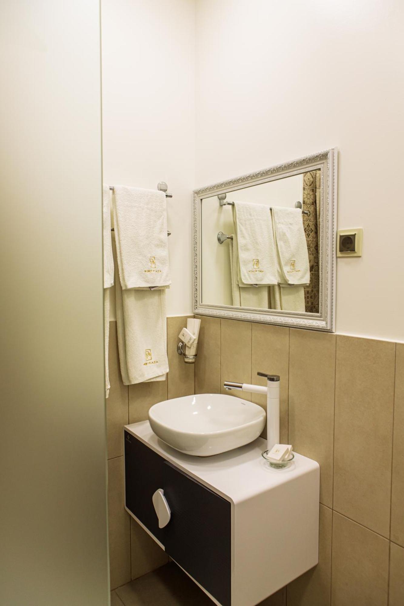 Port Plaza Evn Hotel P'arak'ar Kültér fotó