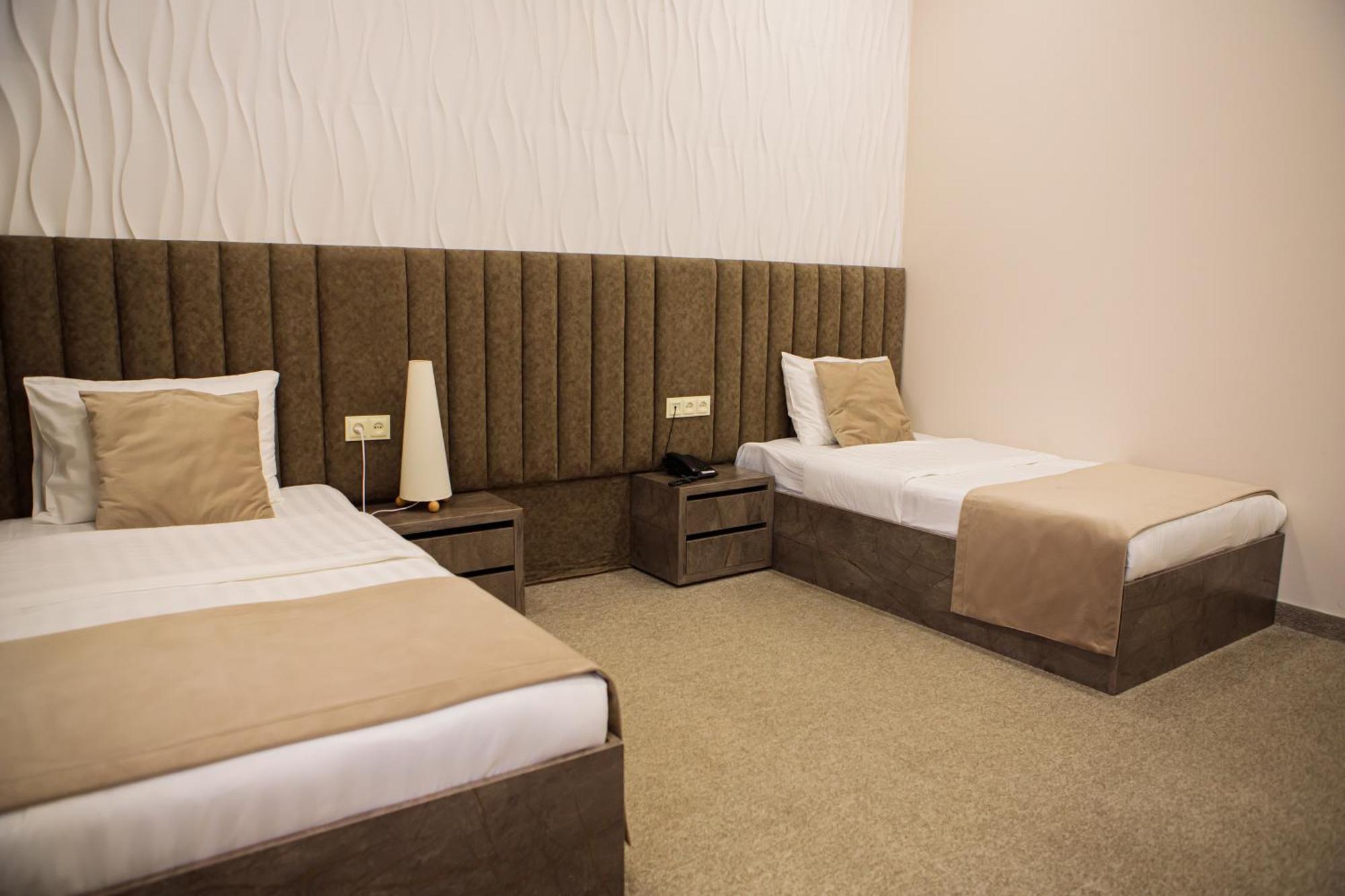 Port Plaza Evn Hotel P'arak'ar Kültér fotó