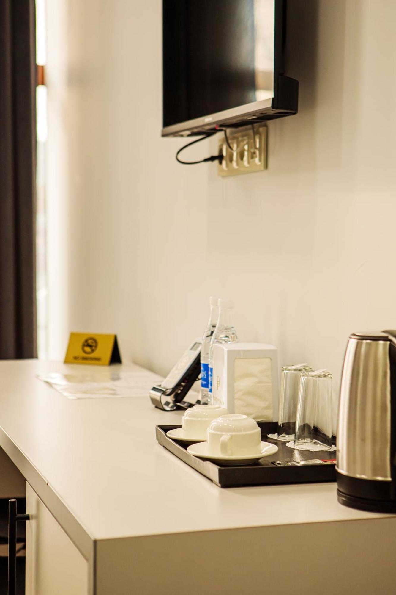 Port Plaza Evn Hotel P'arak'ar Kültér fotó