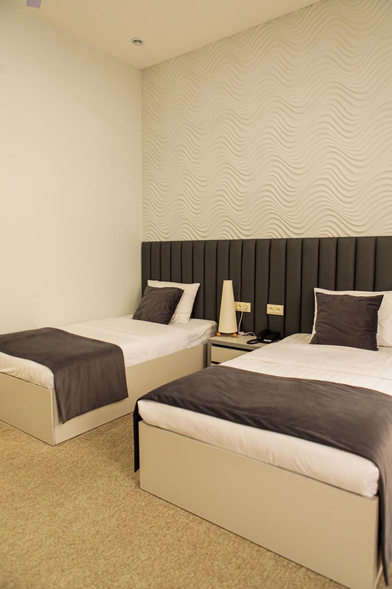 Port Plaza Evn Hotel P'arak'ar Kültér fotó