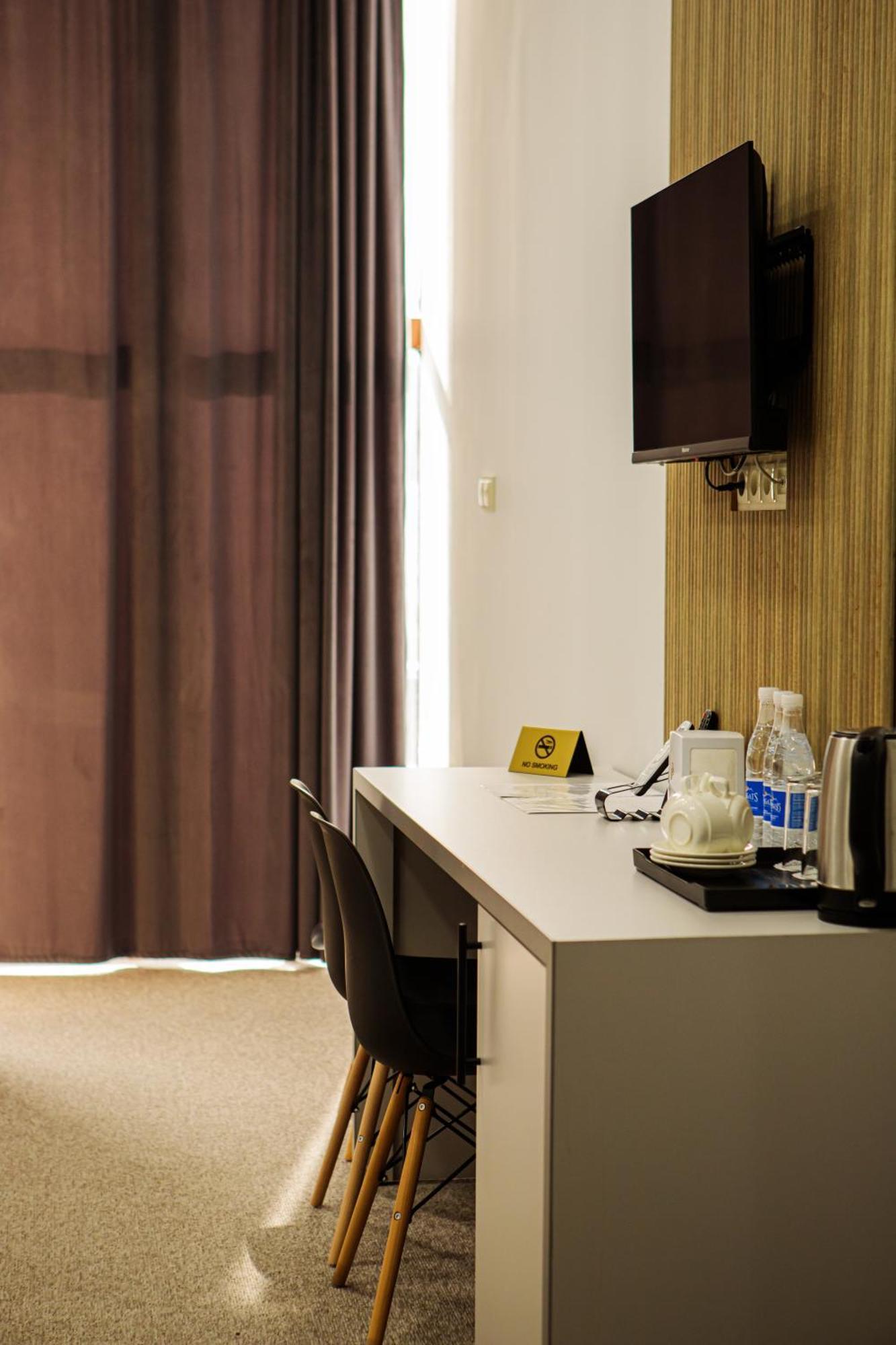 Port Plaza Evn Hotel P'arak'ar Kültér fotó