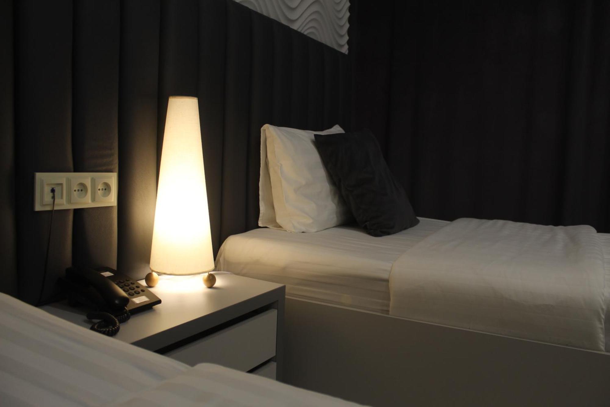 Port Plaza Evn Hotel P'arak'ar Kültér fotó